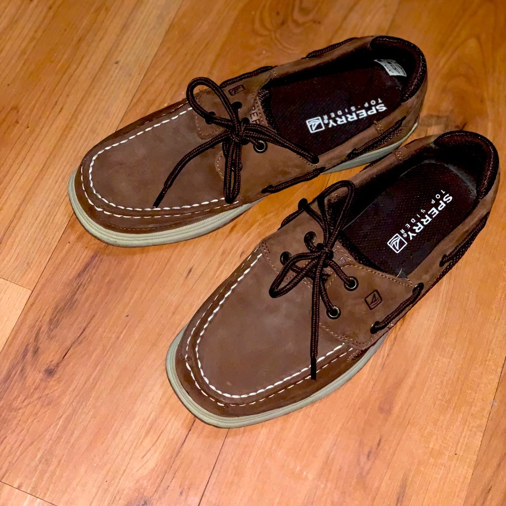 youth sperrys size 5